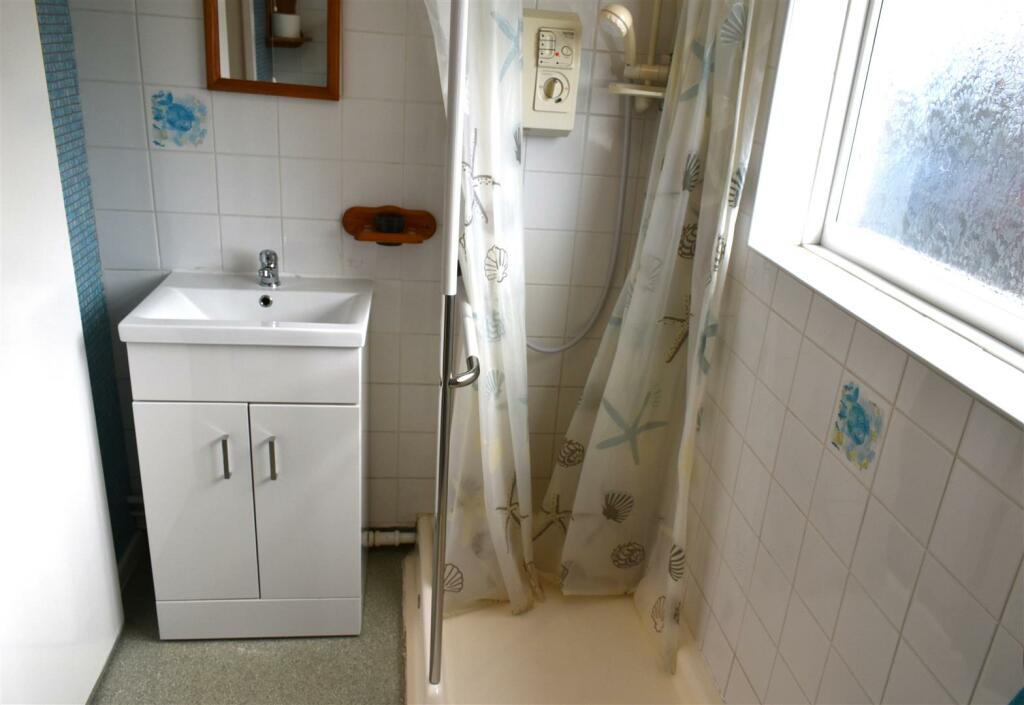 shower room 3.JPG