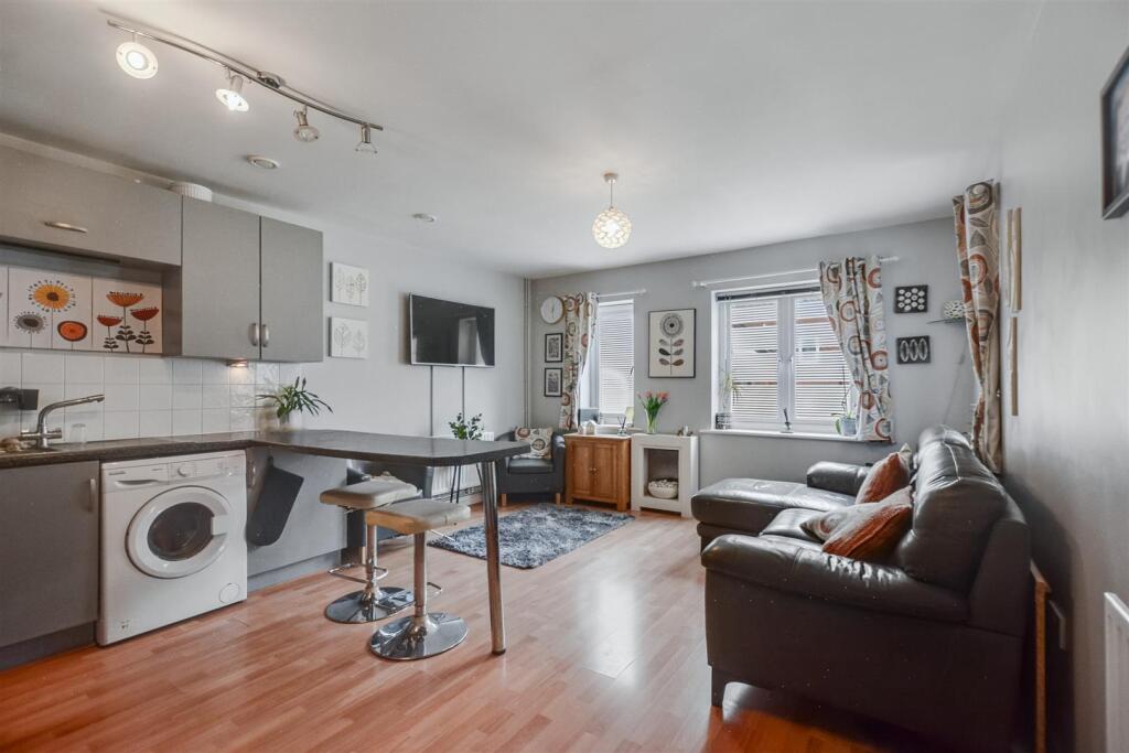 Open Plan Living/Dining Kitchen
