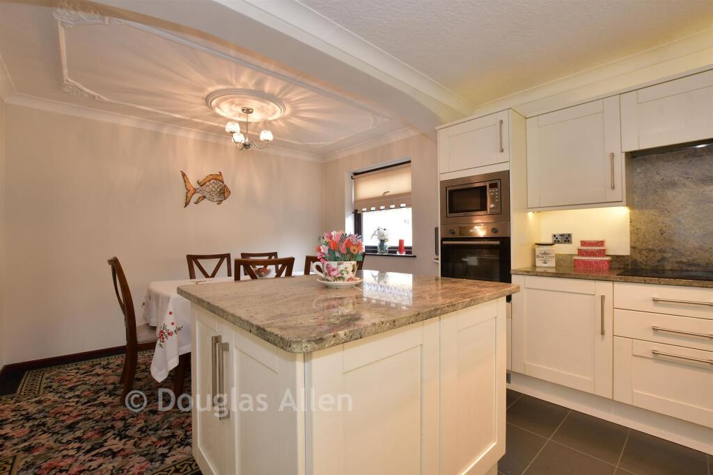 Kitchen/Dining Room *