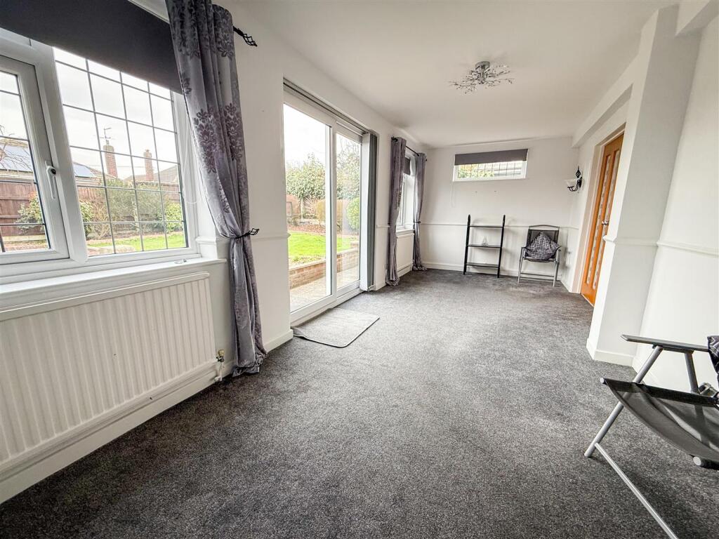 SITTING/DINING ROOM
