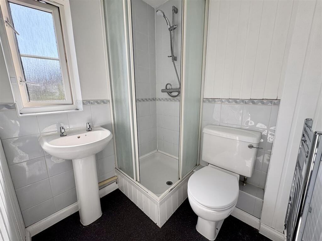 ensuite.jpg