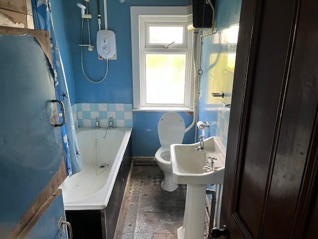 R13437bth.jpg