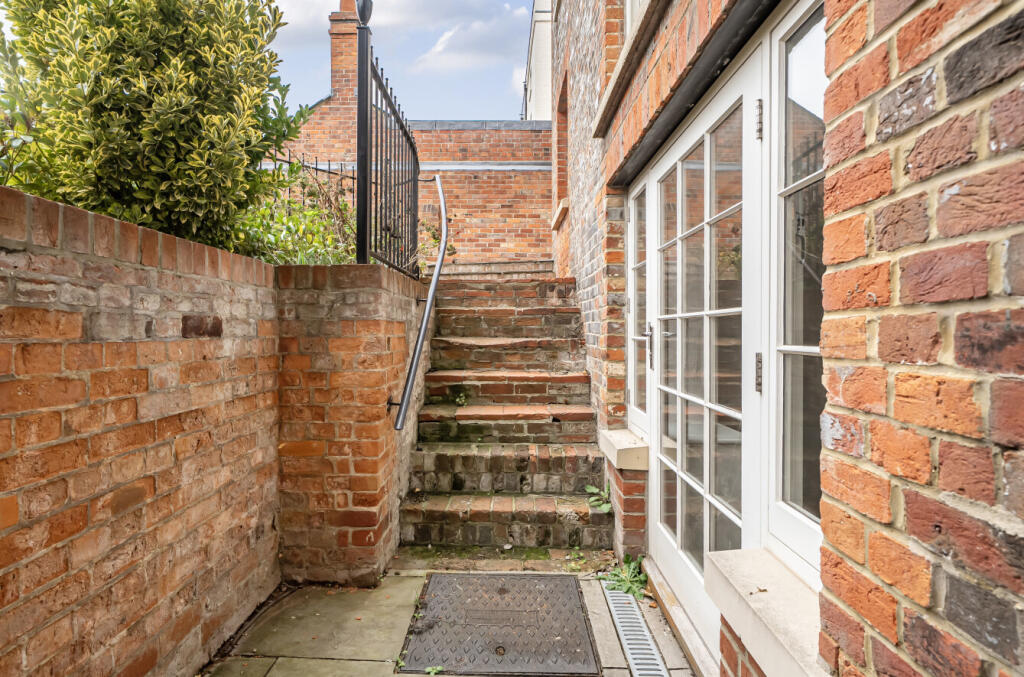 1369097-18-68ee10...