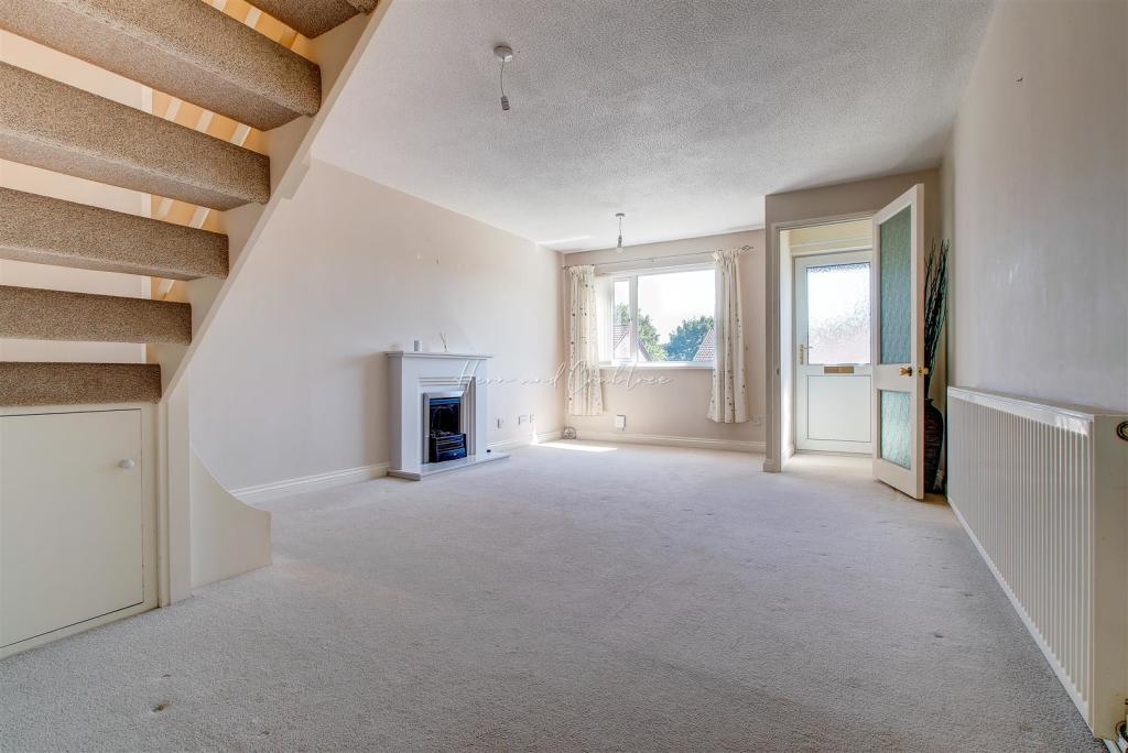 Camelot Way, Thornhill, HernCrabtree_ (16).jpg