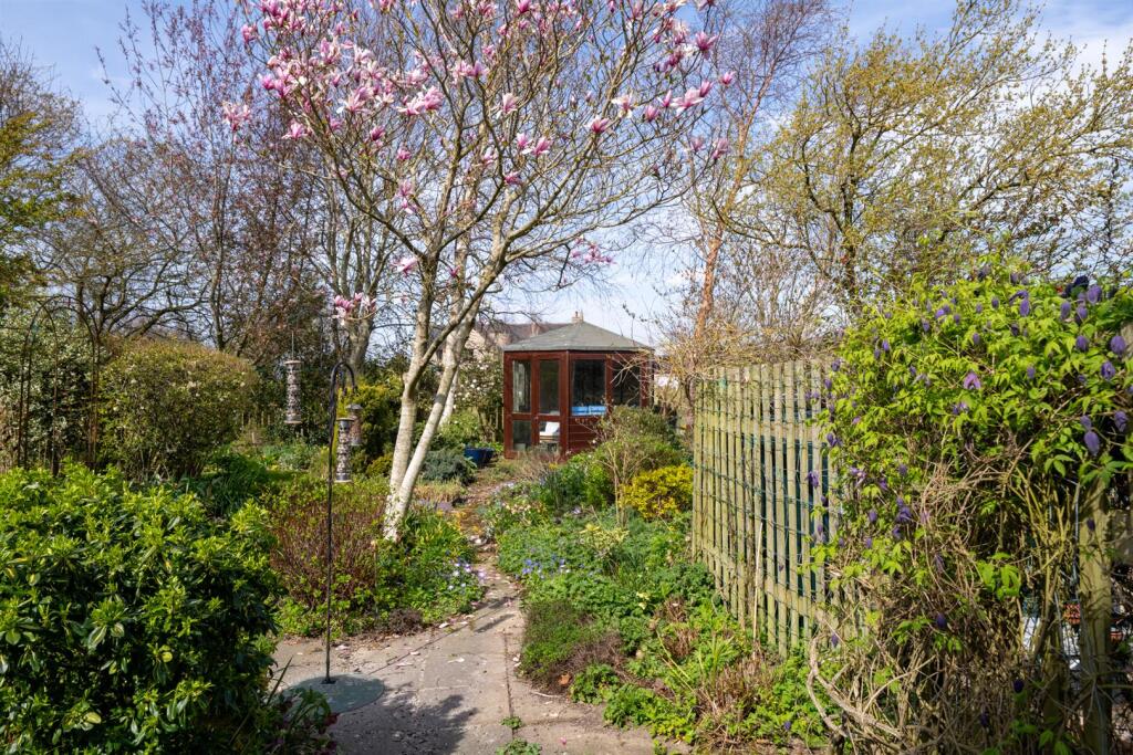 West Cottage Marlfield-32.jpg