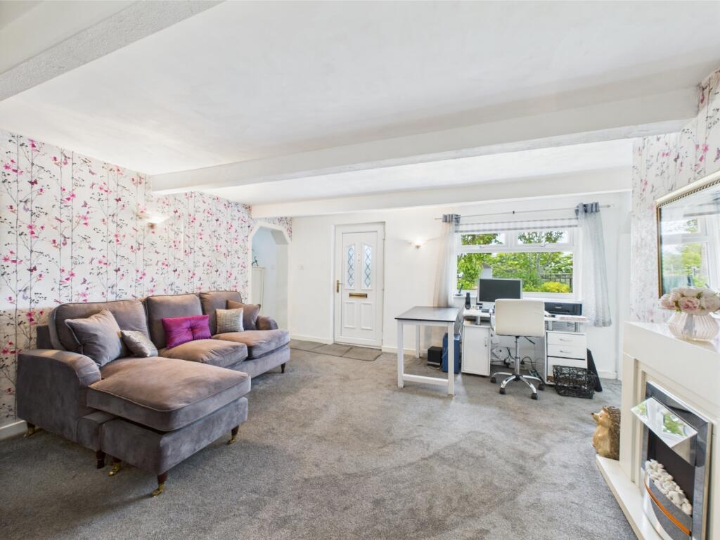 CAM02386G0-PR0125-STILL021