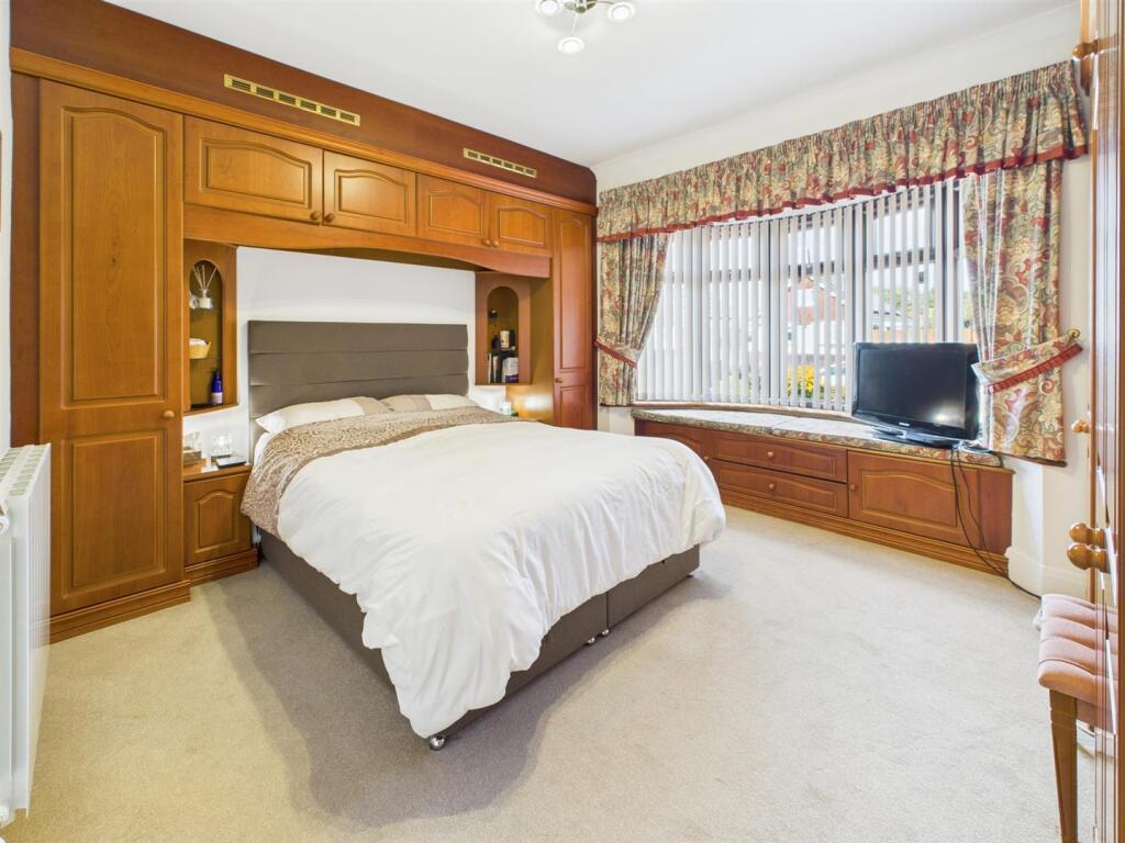 PRINCIPAL BEDROOM