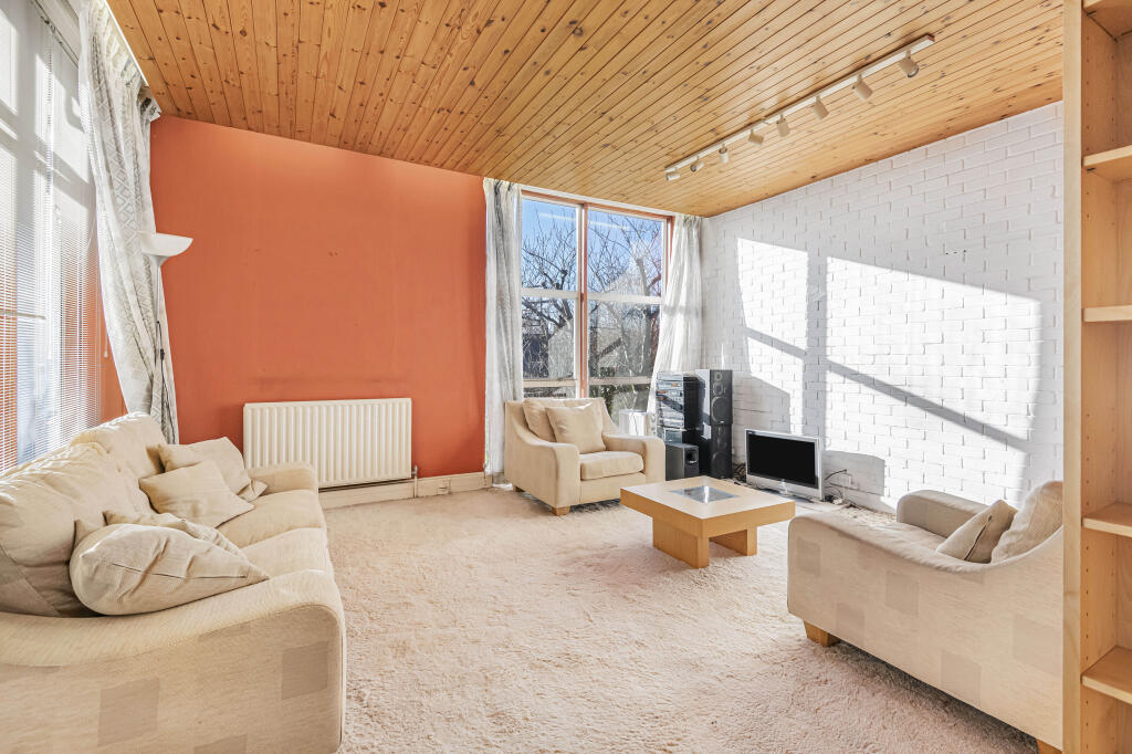 19 West Heath Gardens, Hampstead, London, NW3 7TR