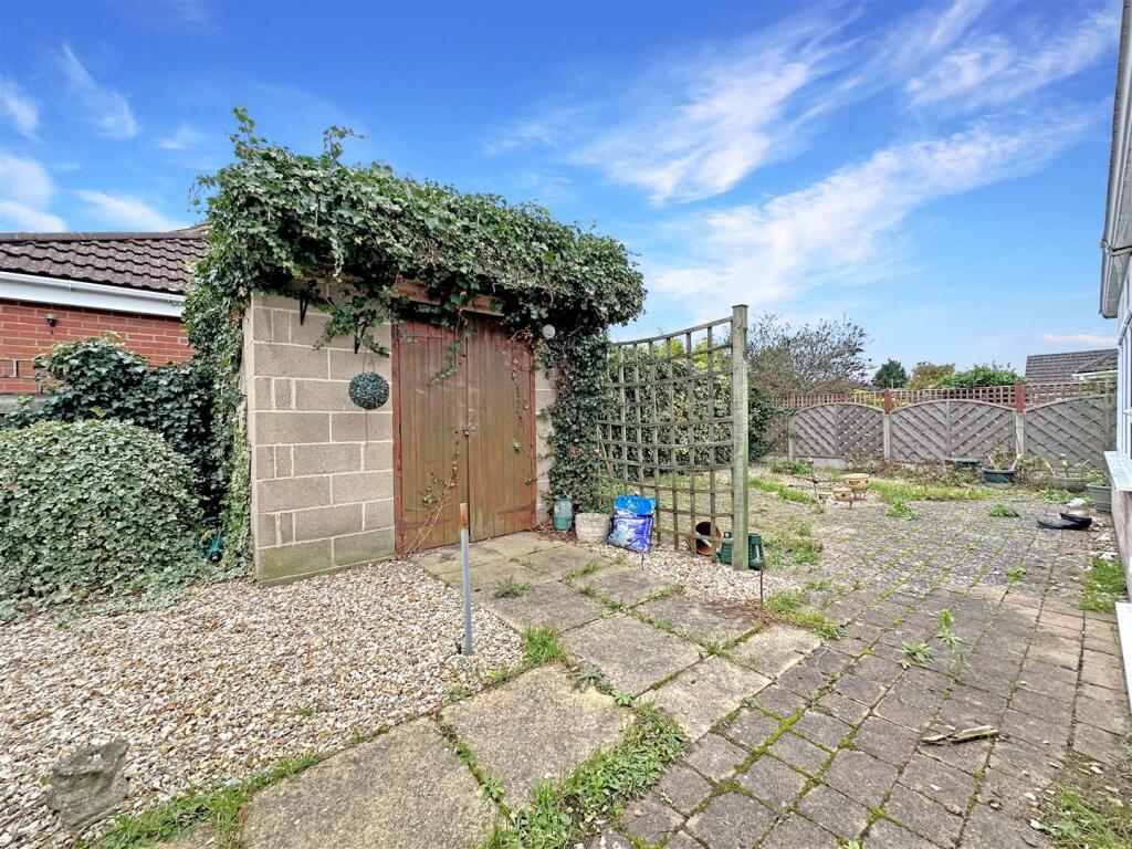 Well-Appointed Low Maintenance Garden 580