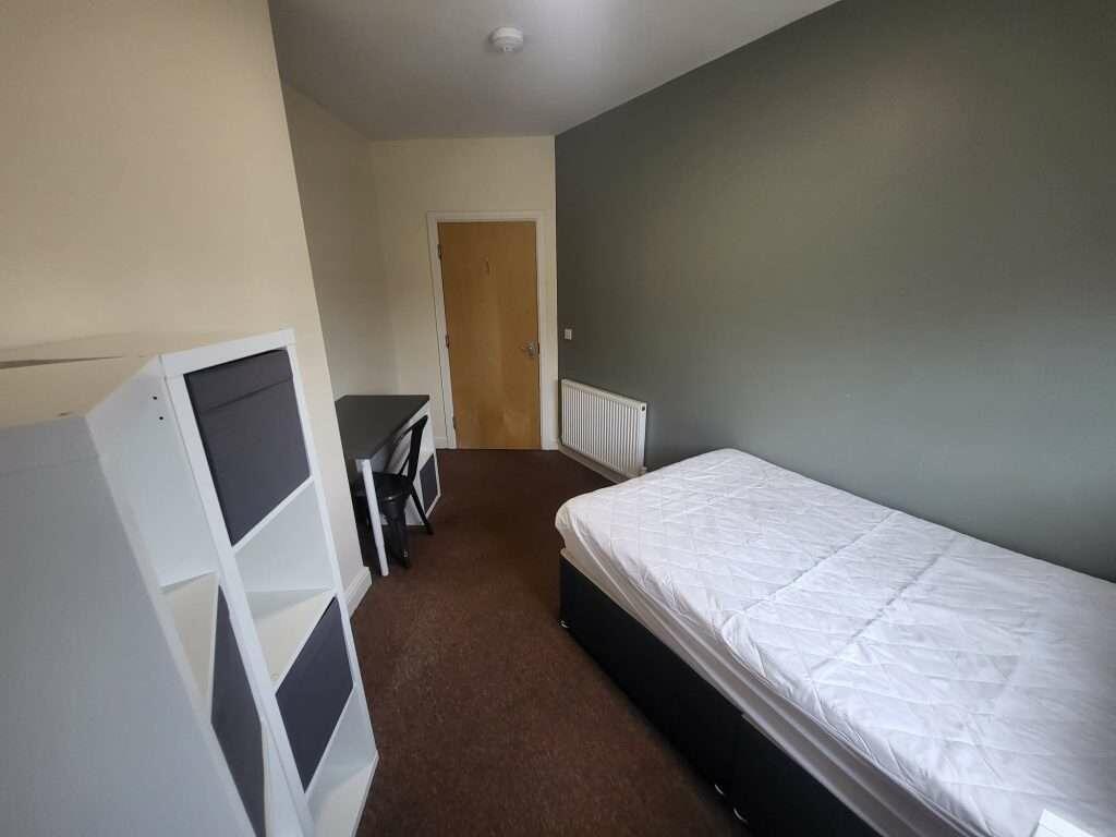 Flat_2_498_Glossop_Road