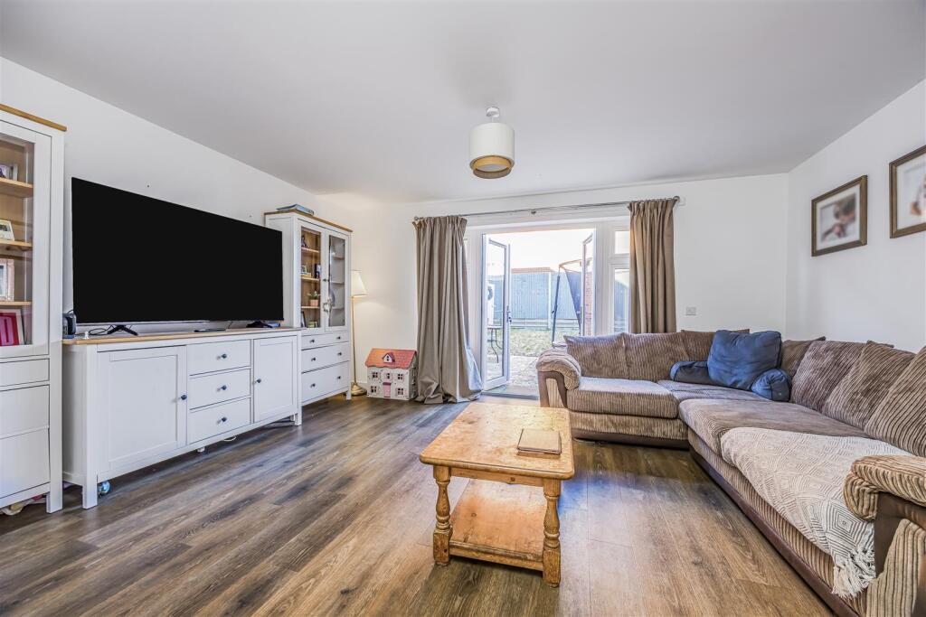 37 Admiralty Crescent, Havant-PorticoMarketing-Nex