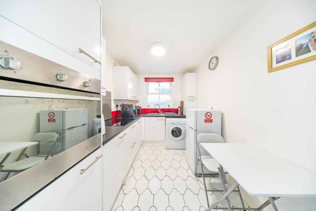 Flat 8 Derby Street kitchen 3.jpg