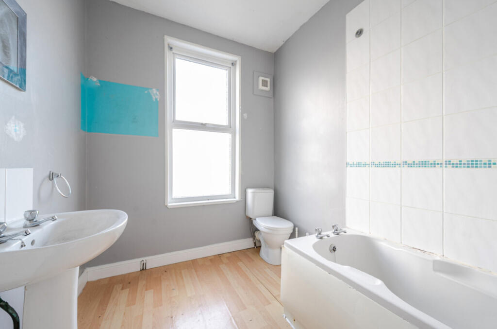 1297052-6-682b77d...