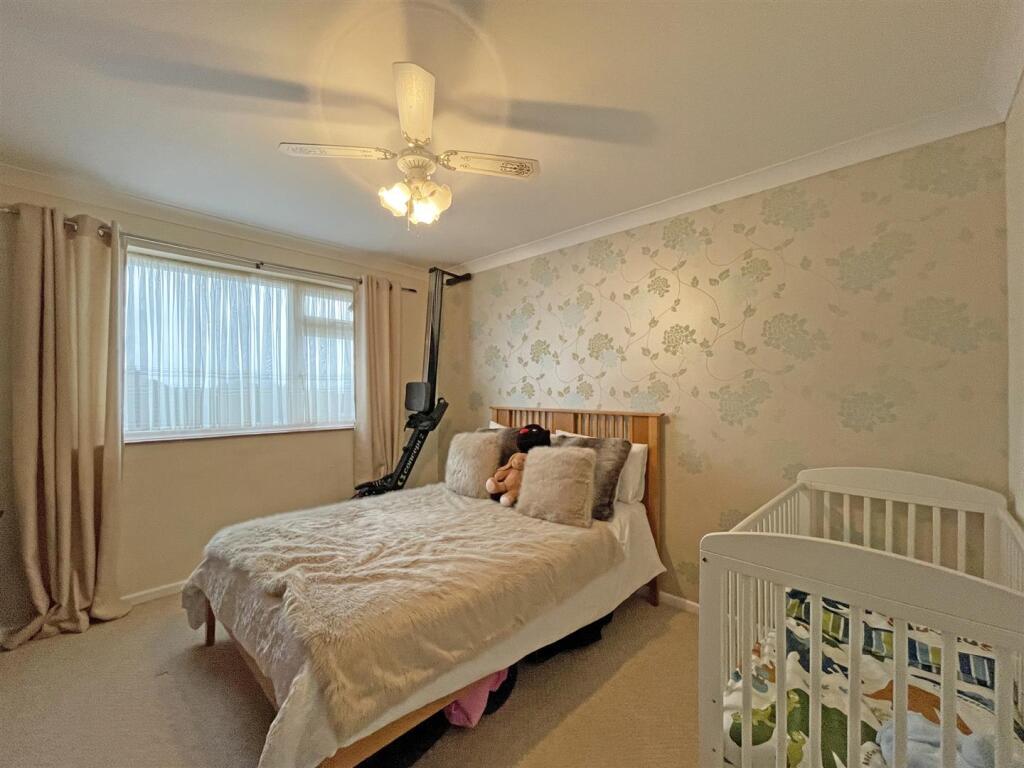 Moreton Ave 27 - Bed 2.jpg