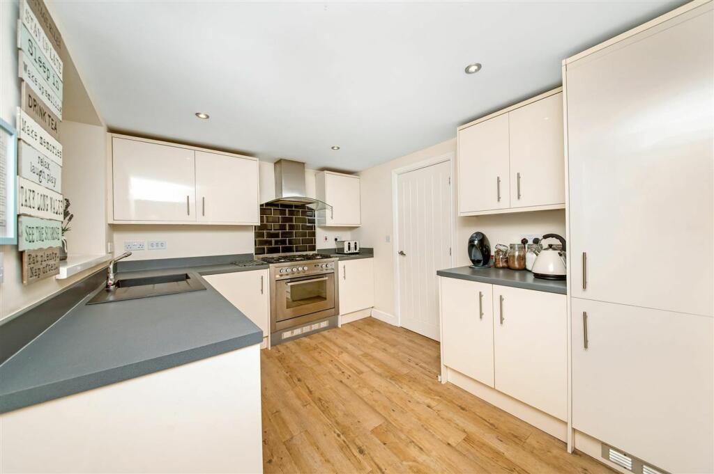 KITCHEN AREA.jpg