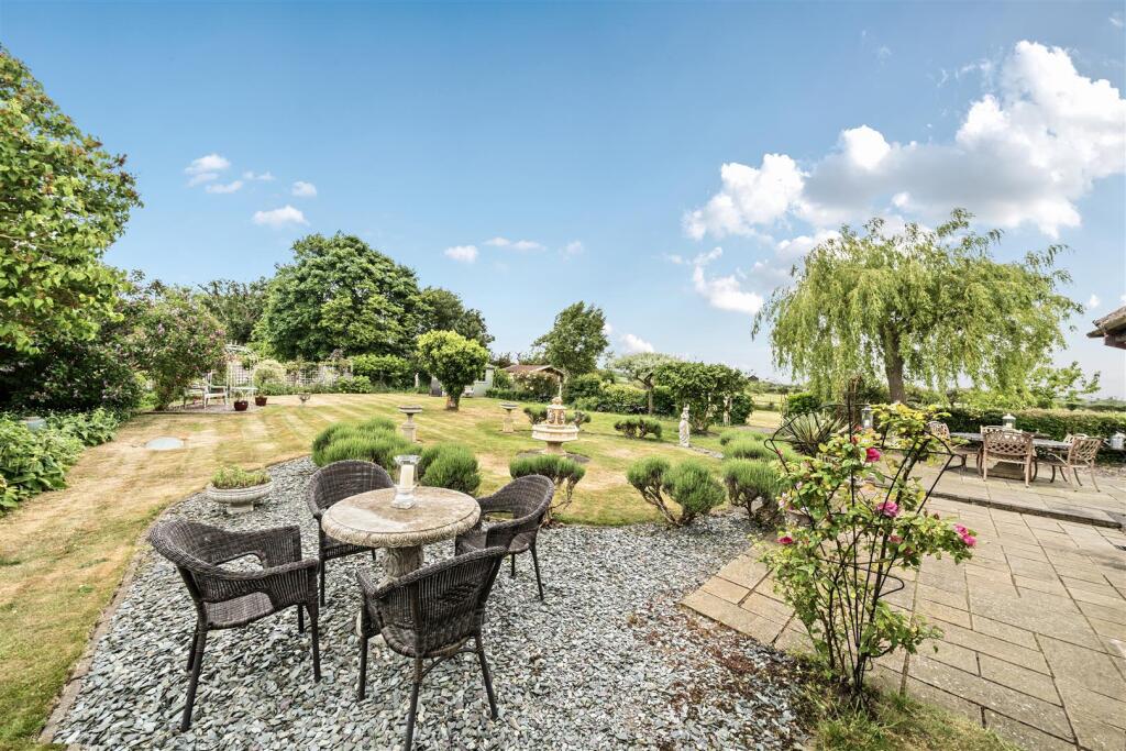 SIDE GARDEN.jpg
