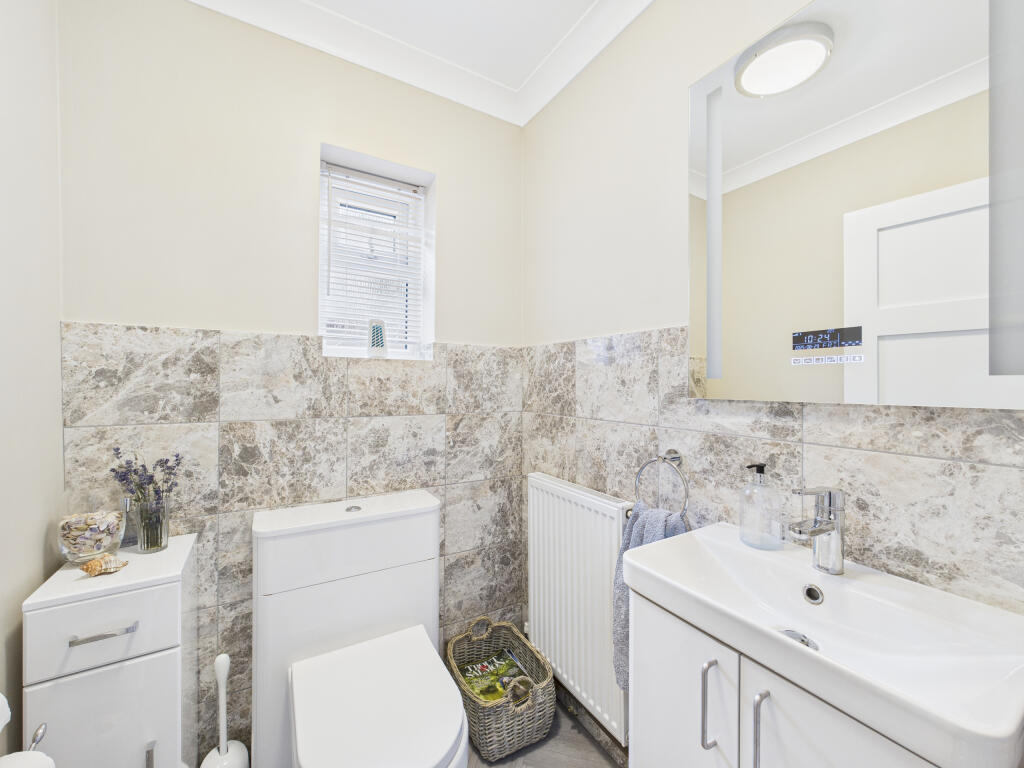 CAM01354G0-PR0587-STILL002