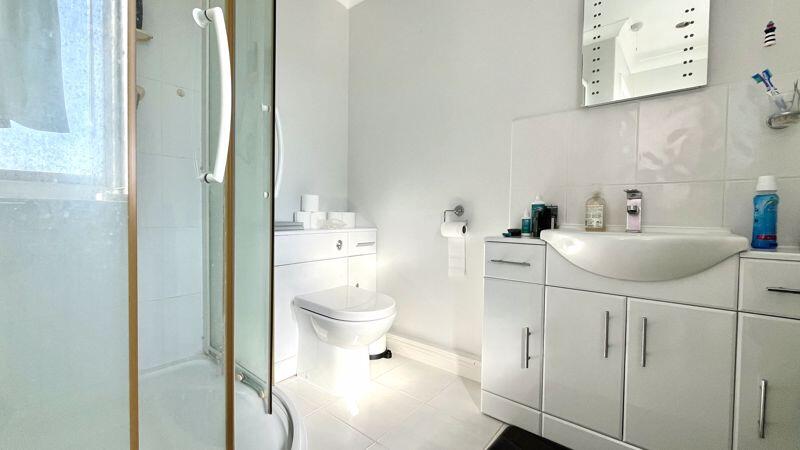 En-Suite to Bedroom 1