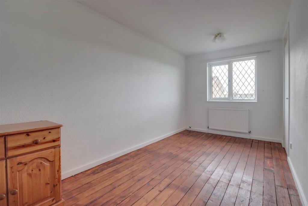 111 ALDERNEY GARDENS WICKFORD-15.jpg