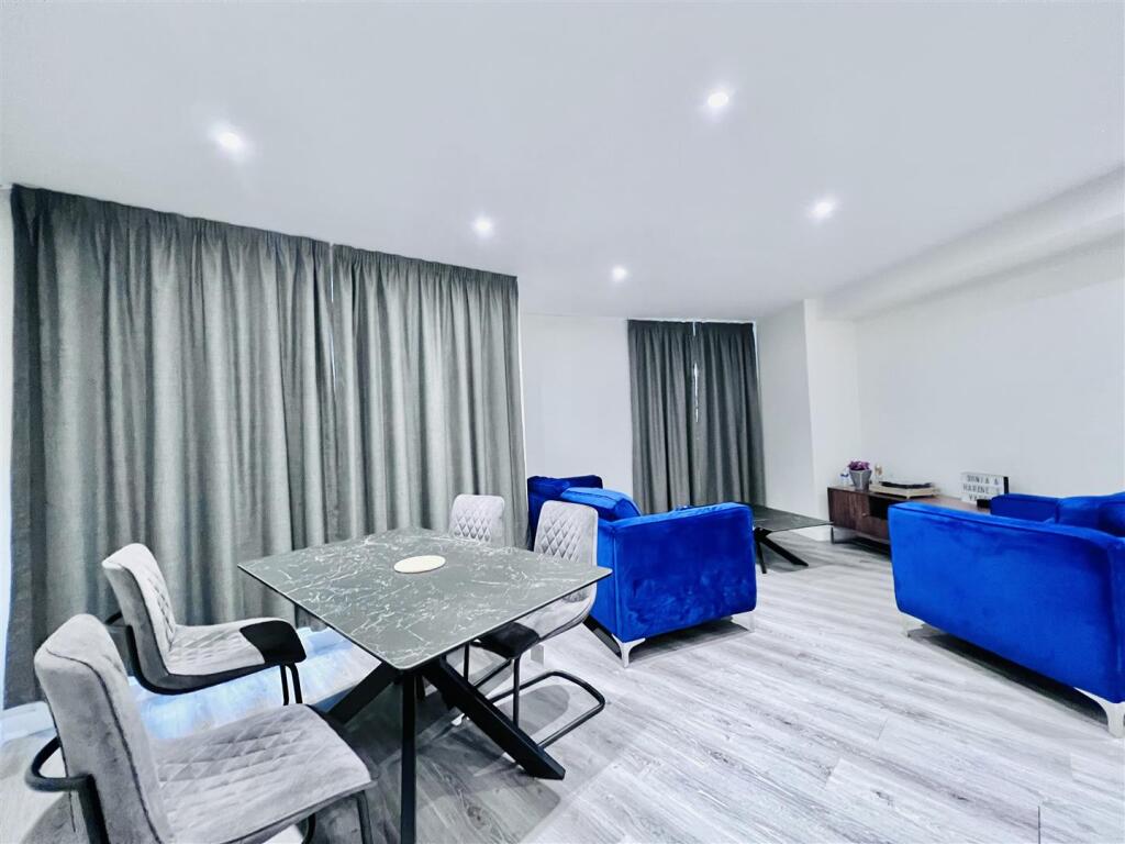 Open plan living/dining area