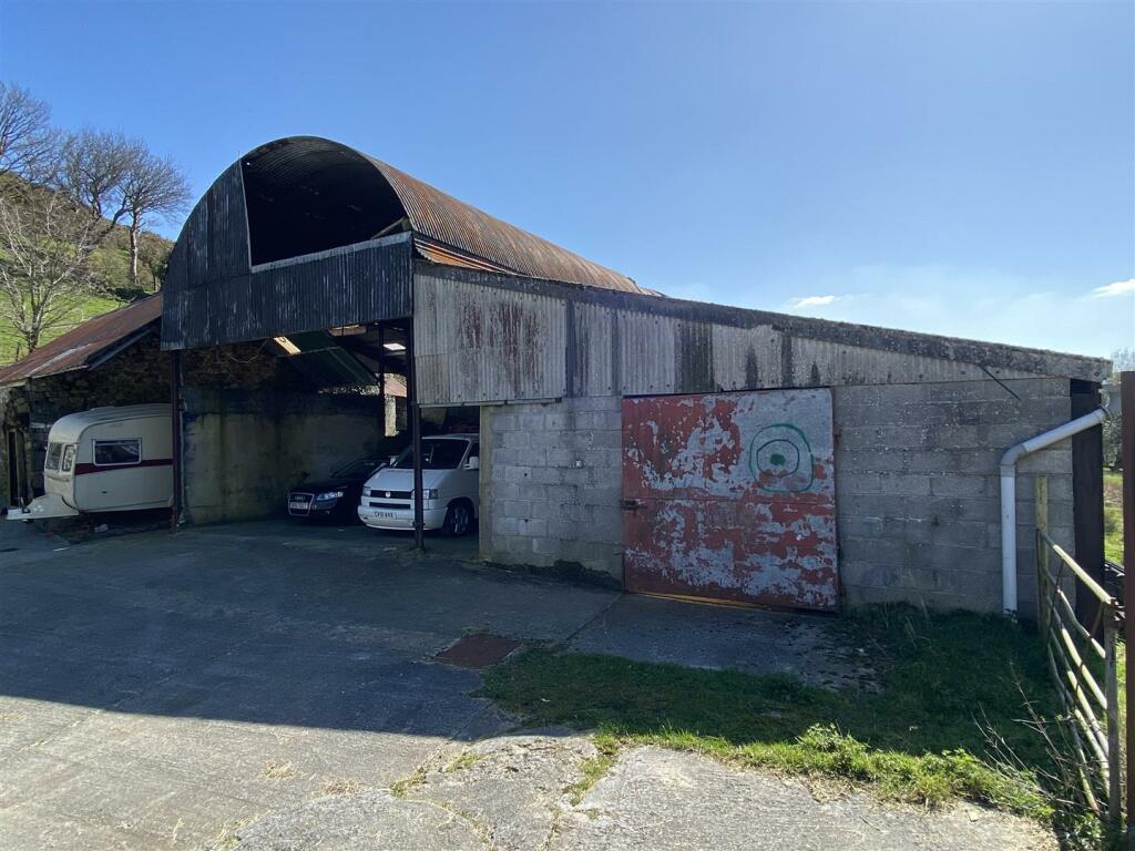 BARNS