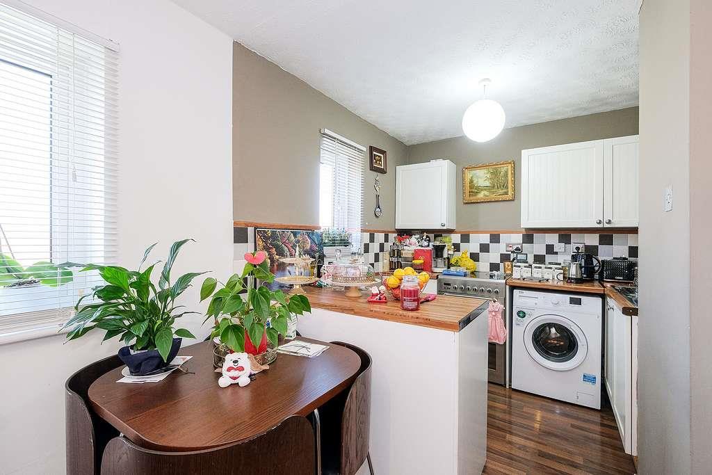 117 Mandeville Court-3_resized.jpg