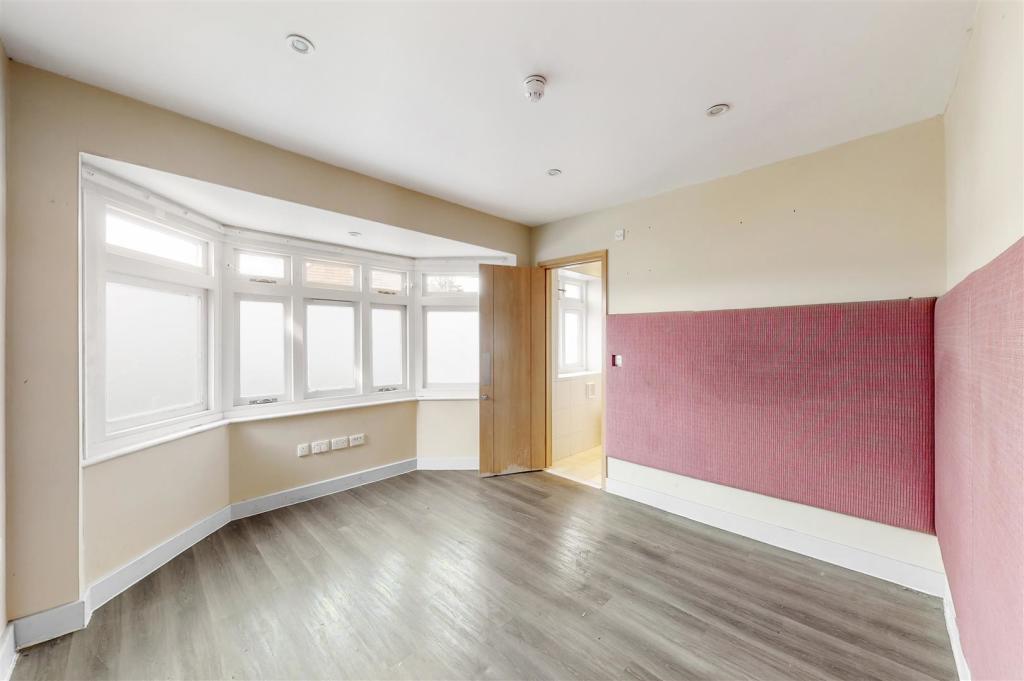 45A Langham Gardens - TNm7tdrRuysgxr86LGZF.jpg