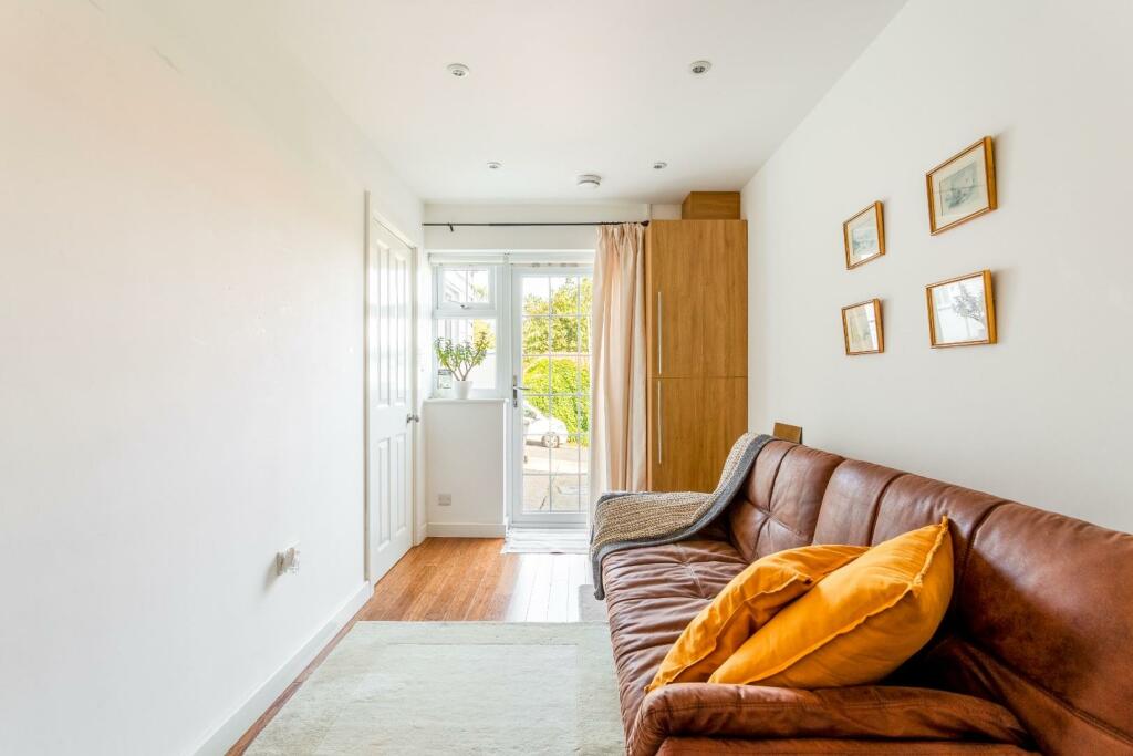 Abbotsbury Close-4.jpg