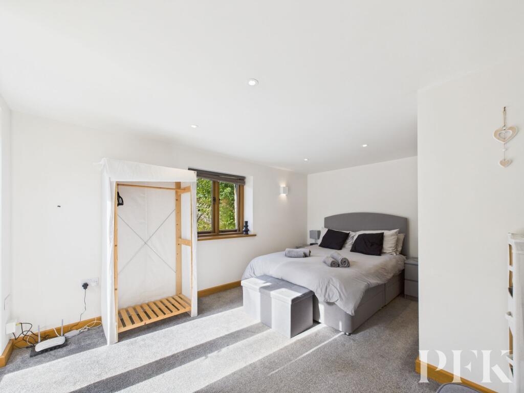 Low Fold Cottage - Bedroom 1