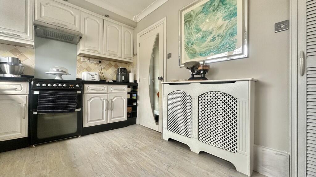 9DFDF9BE-E624-4BE...