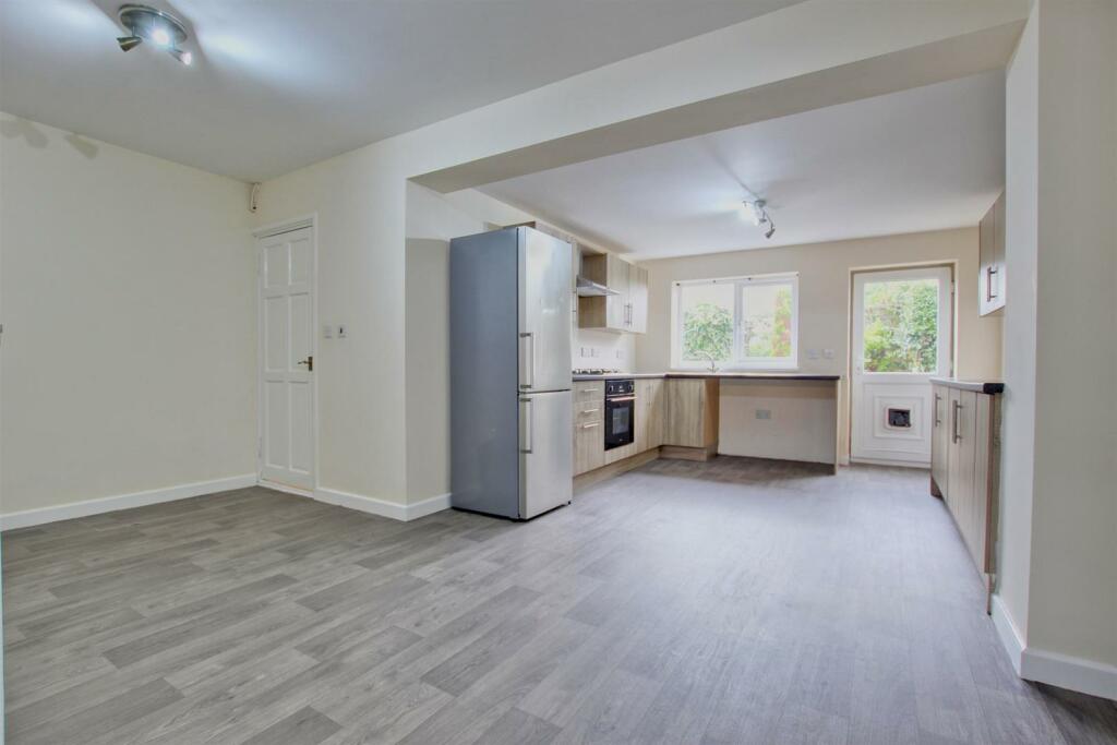 DAY/DINING ROOM