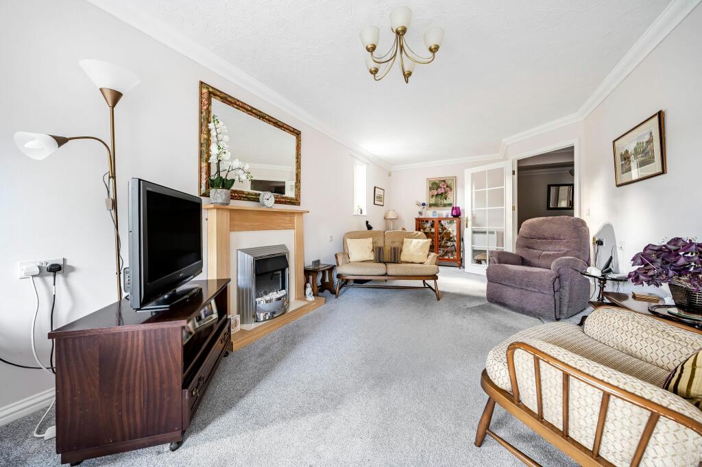 Living Room/Dining Room (2)