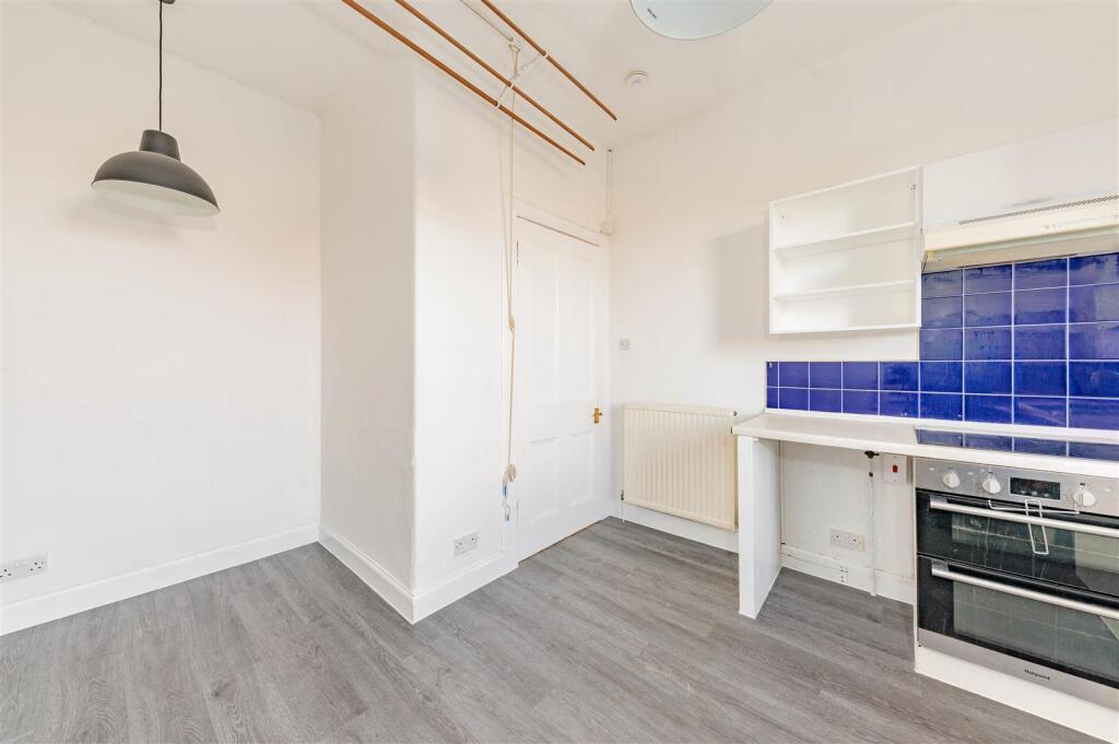 32 Commercial Street Ladybank-4.JPG