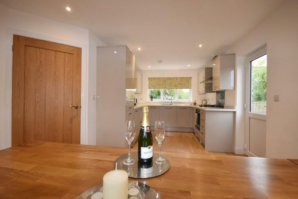 Kitchen  ..jpg