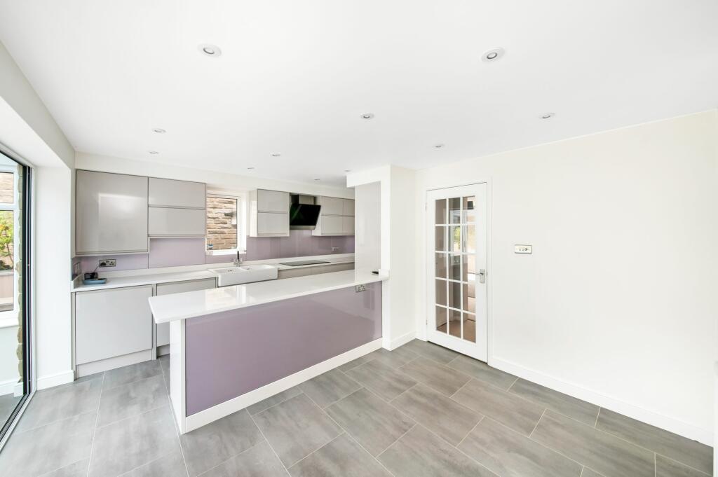 OPEN-PLAN DINING KITCHEN