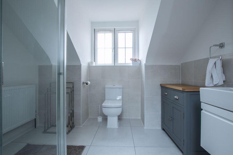 Bed 1 en-suite