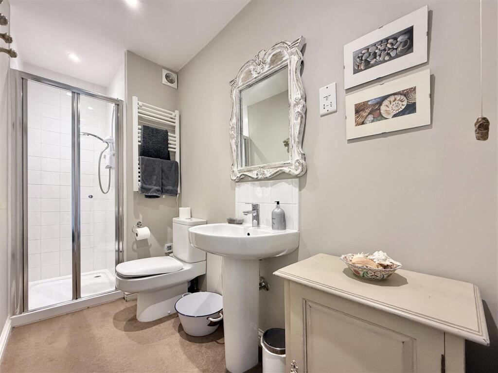 Four Decks Shower Room.jpg