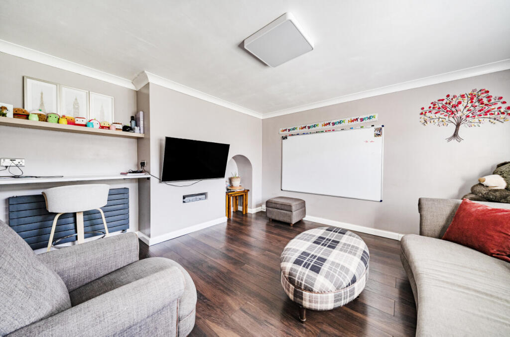 1363902-3-68e7980...