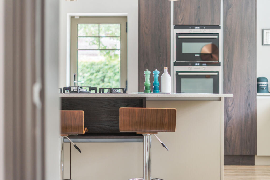 1305422-16-684729...