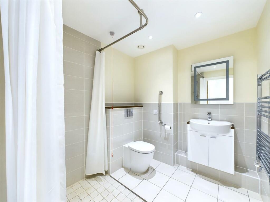 Shower Room.jpg