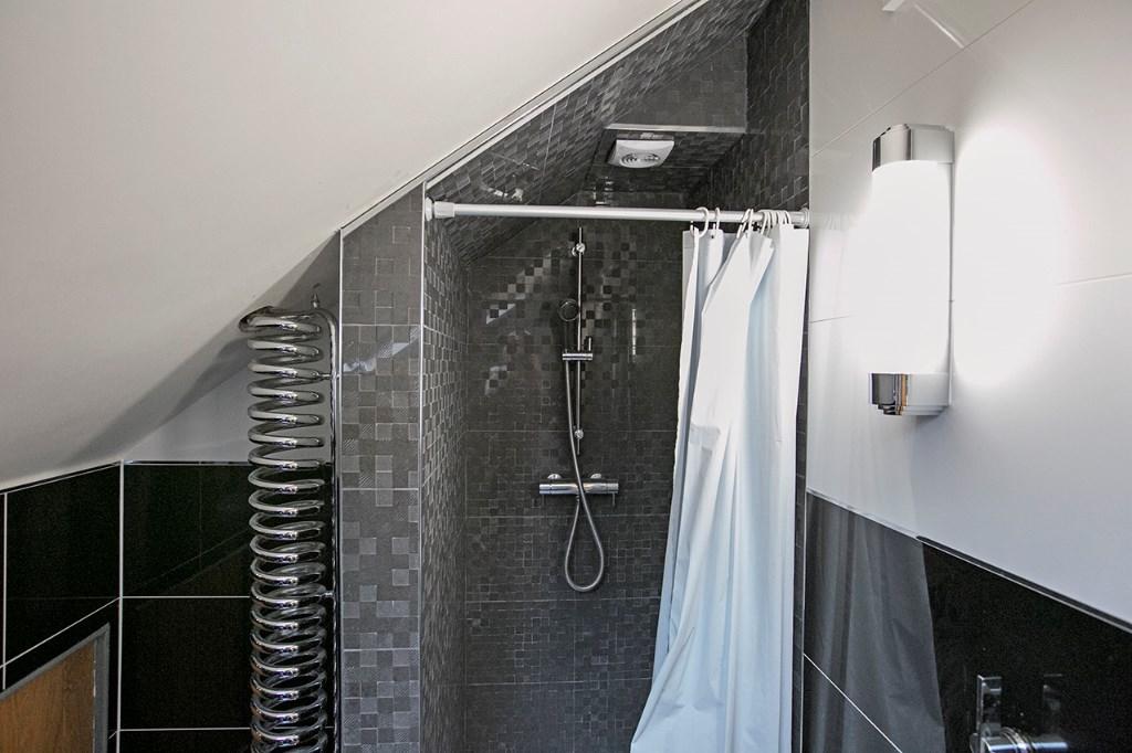 En-suite shower