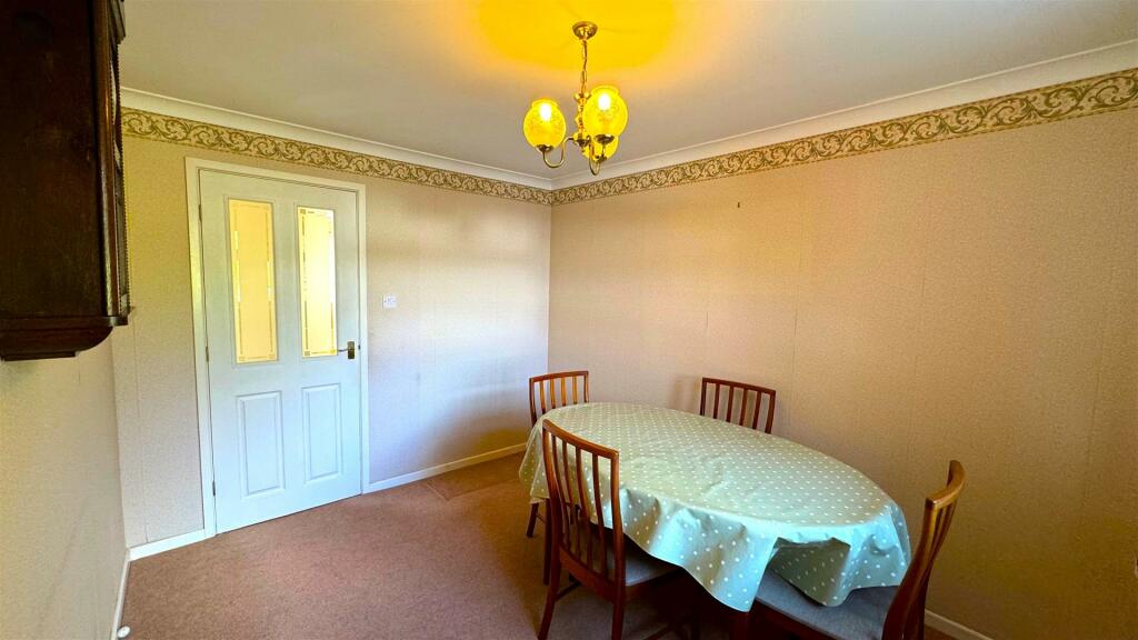 Dining Room (2).jpg