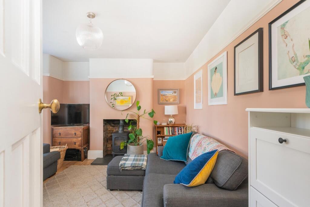 3W9CBN - Living Room E.jpg