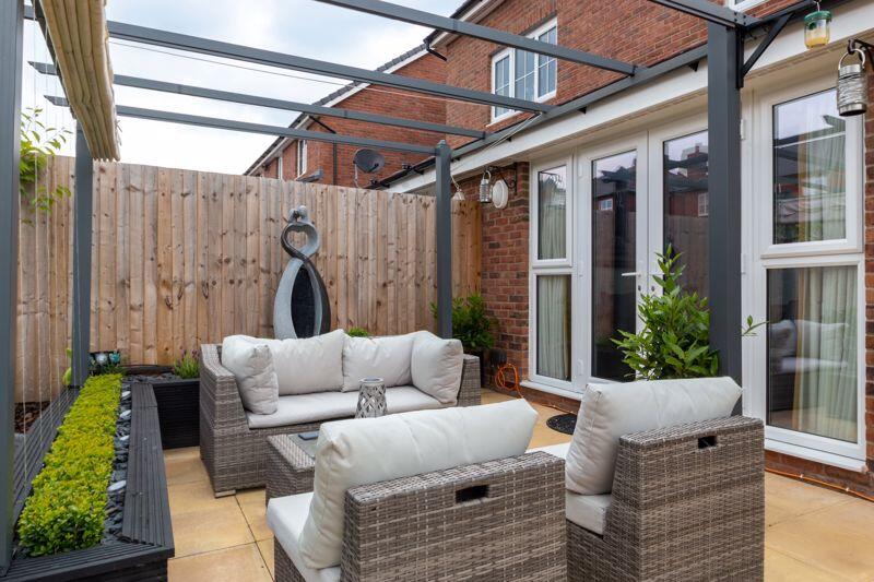 Outside living / dining