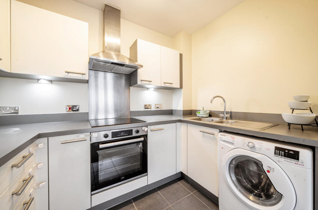 1375552-4-690a241...