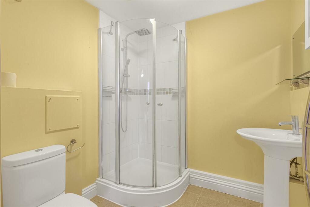 Second Bedroom En-suite