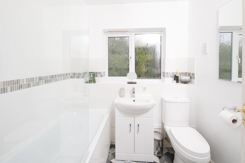 9 Mark Antony Drive Cv34-17.jpg