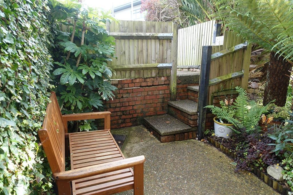 Seating Area to Front