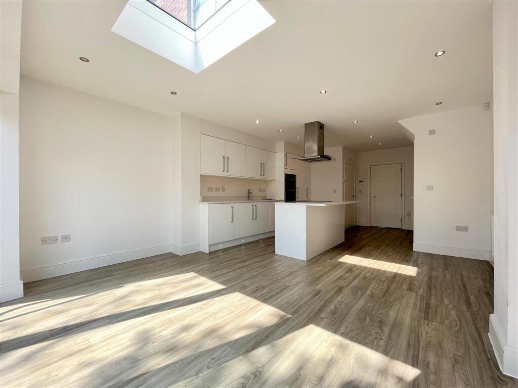 Dining Kitchen Aspect 3