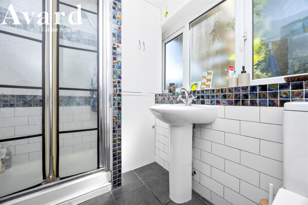 Roundhill Crescent, 78a-004.JPG